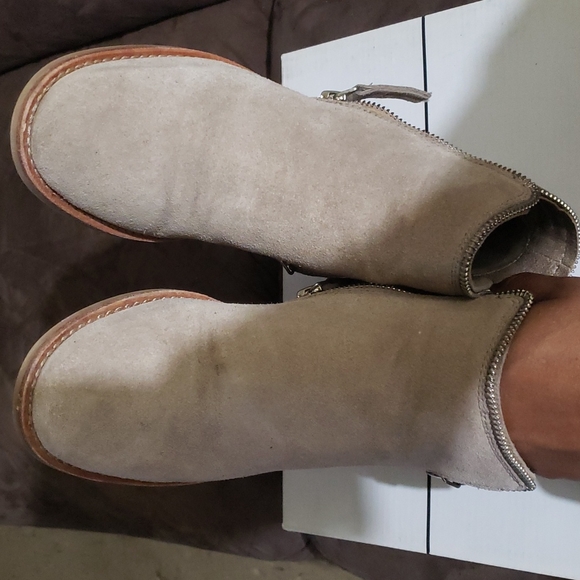 Beige suede booties - Picture 5 of 6